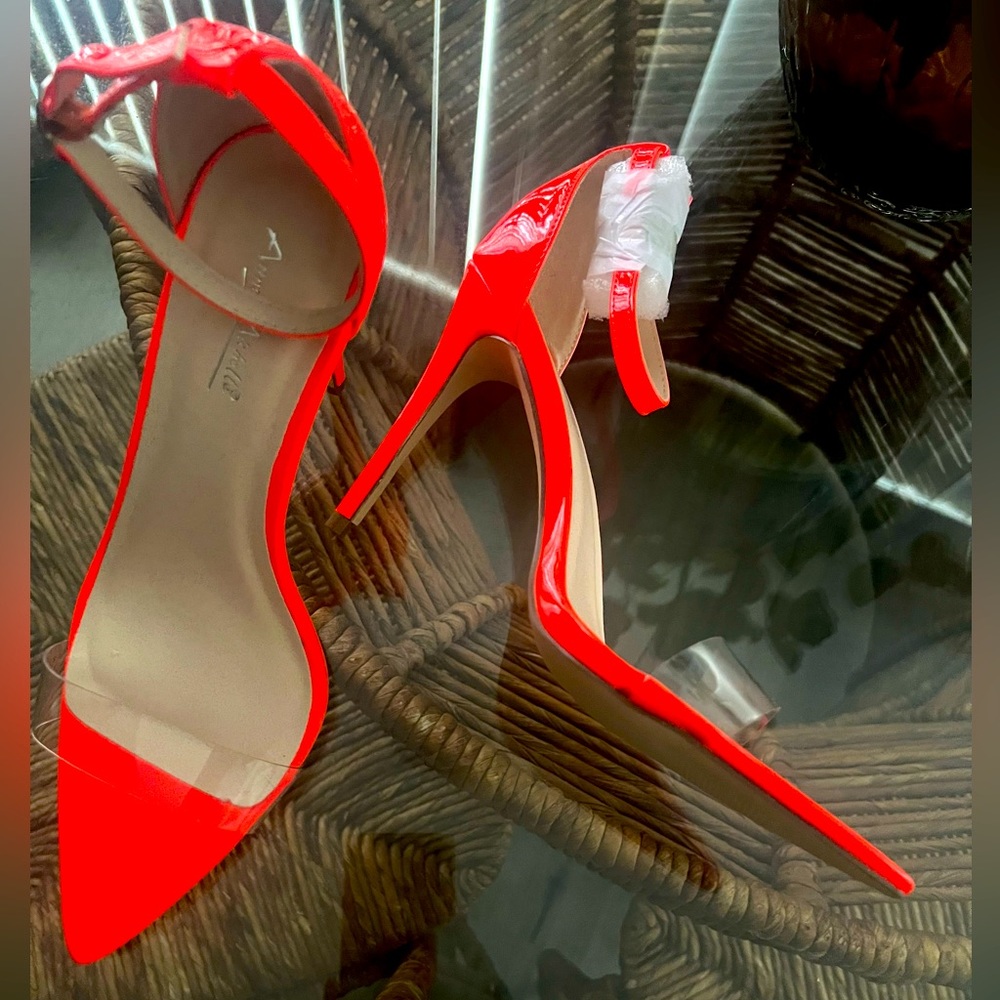 🌹Anne Michelle NWOT Dark Orange Clear PVC Stripes Ankle Buckle 4.5” Heels!